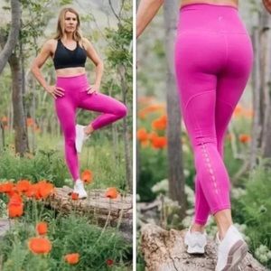 ZYIA Active Fuchsia Brilliant High Rise 7/8” Leggings Size 6-8